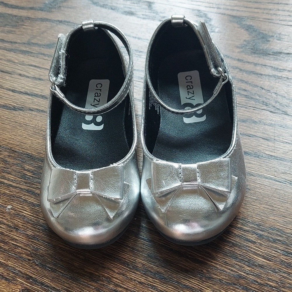 Crazy 8 Girl Silver with Bow Dress Shoes - sz 6